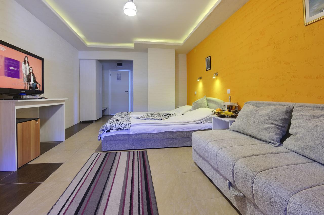 Hotel Vila Etna Ugrinovci  Zimmer foto