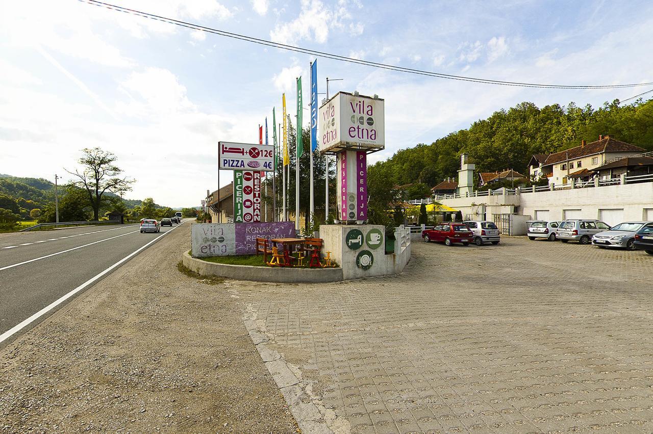 Hotel Vila Etna Ugrinovci  Exterior foto