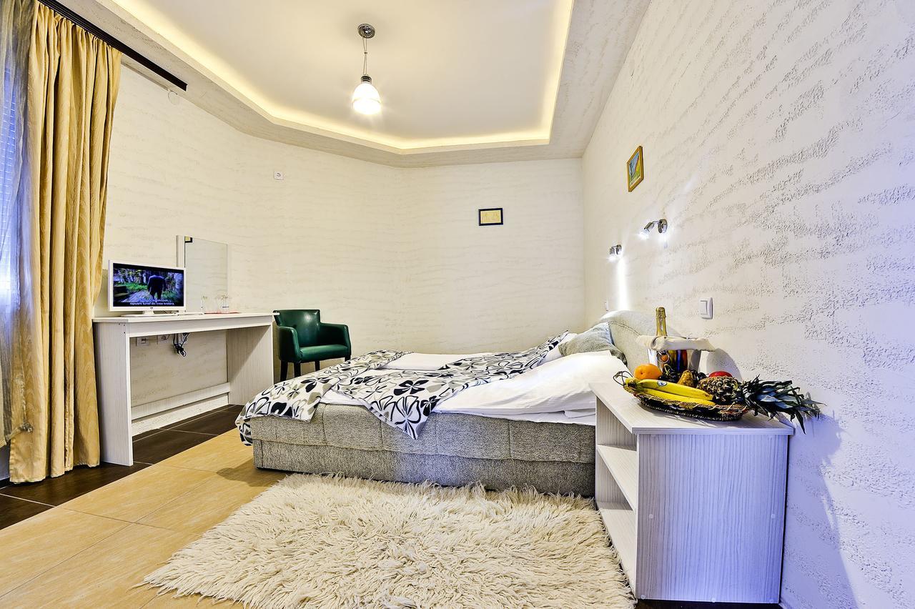 Hotel Vila Etna Ugrinovci  Zimmer foto