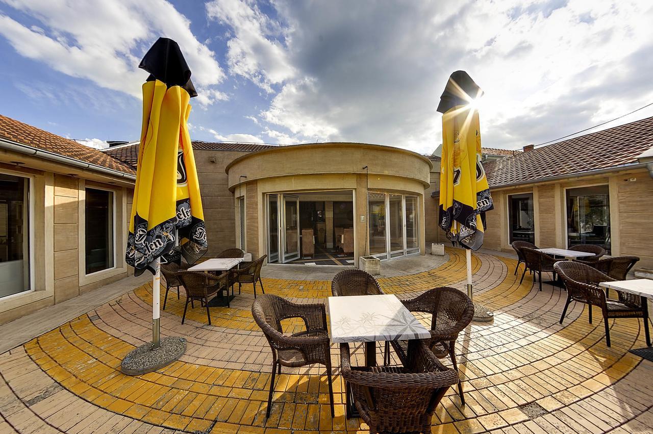 Hotel Vila Etna Ugrinovci  Zimmer foto